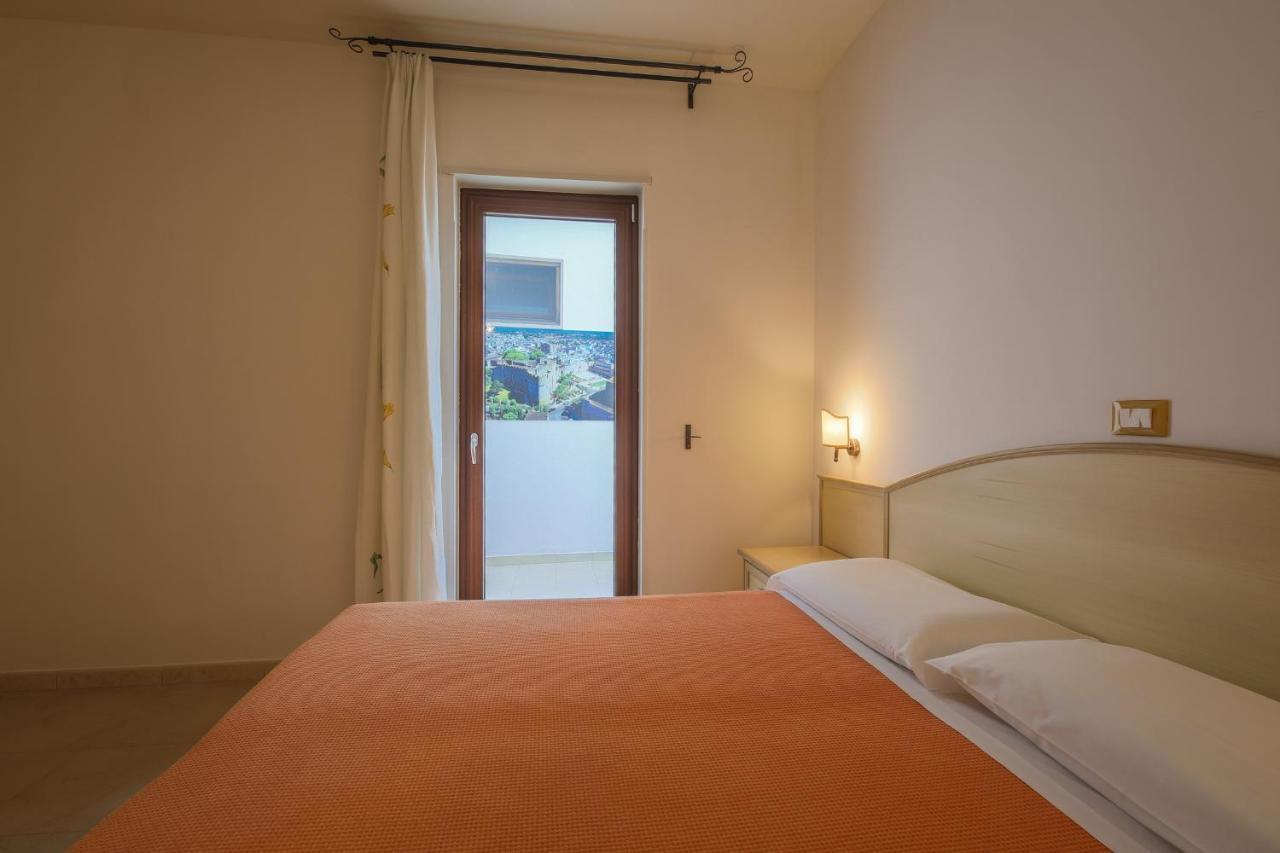 Hotel Corallo Torre Santa Sabina Eksteriør billede
