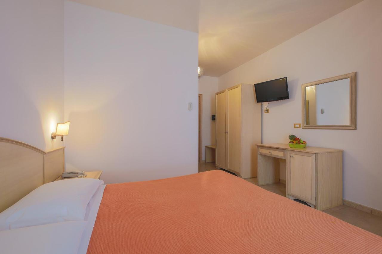 Hotel Corallo Torre Santa Sabina Eksteriør billede
